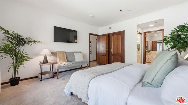 9249 Burton Way, Beverly Hills CA: https://media.crmls.org/mediaz/f714a603-bbe0-427f-b6ef-e71c19026eed.jpg