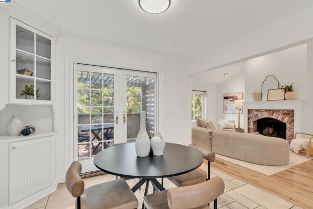 394 Camelback Rd, Pleasant Hill CA: https://media.crmls.org/mediaz/f714d0e9-6615-4578-baa5-9dd0d298cc88.jpg