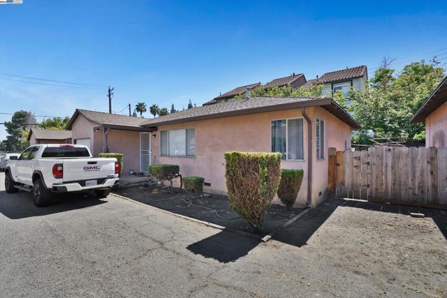 656 Berry Ave, Hayward CA: https://media.crmls.org/mediaz/f71528d6-5a13-4445-b093-ed5d0b3fc005.jpg