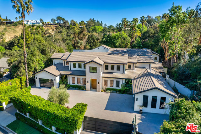 16144 HIGH VALLEY Place, Encino CA: https://media.crmls.org/mediaz/f7152910-13dc-4a72-8c71-449fd5baf3d6.jpg
