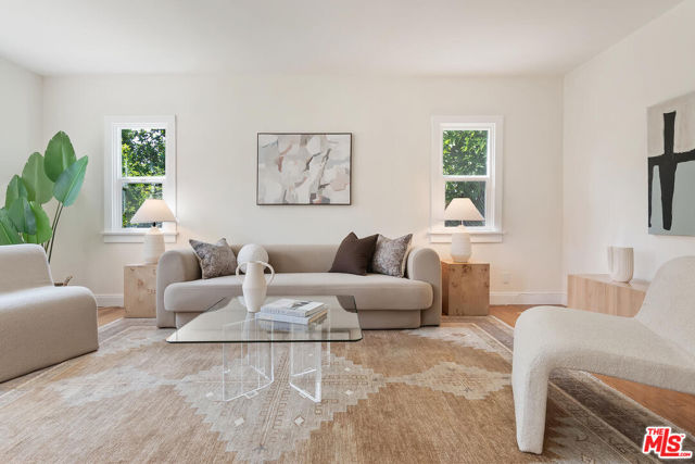 913 N Clybourn Avenue, Burbank CA: https://media.crmls.org/mediaz/f7155941-bb39-406e-a719-43d388bbfbb8.jpg