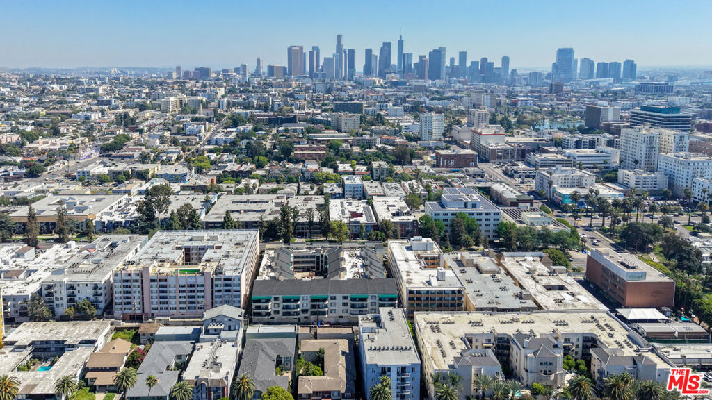 https://media.crmls.org/mediaz/f71576df-7b33-4ef1-83a0-4452cf7cf2b9.jpg?preset=X-Large