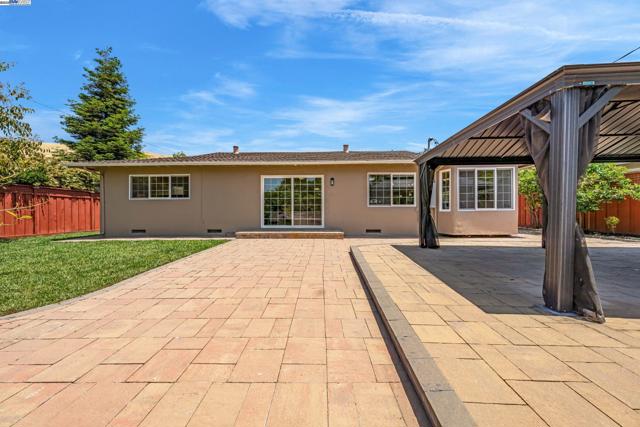 41917 Camino Santa Barbara, Fremont CA: https://media.crmls.org/mediaz/f7161886-3ee1-4f4a-ab10-9b9d1ab3d9a1.jpg