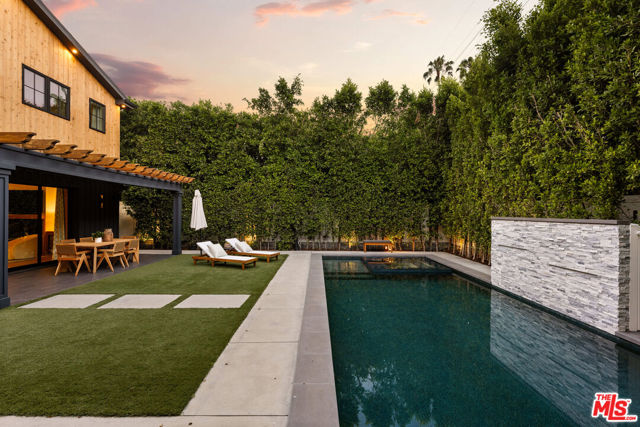 4447 Farmdale Avenue, Studio City CA: https://media.crmls.org/mediaz/f7161b83-7099-454c-bc7c-5d56920f87bd.jpg