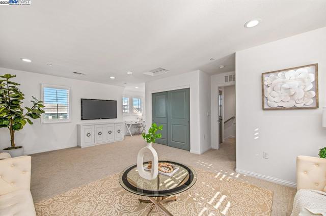 4338 Healdsburg Way, Dublin CA: https://media.crmls.org/mediaz/f716ee55-854f-484a-8f40-a4e2035add1d.jpg
