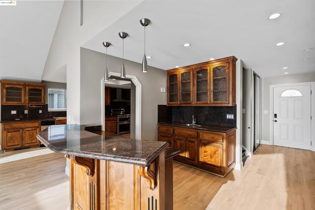 4730 Spinnaker Way, Discovery Bay CA: https://media.crmls.org/mediaz/f716fd48-311b-4978-9c95-f96b7b2bb273.jpg
