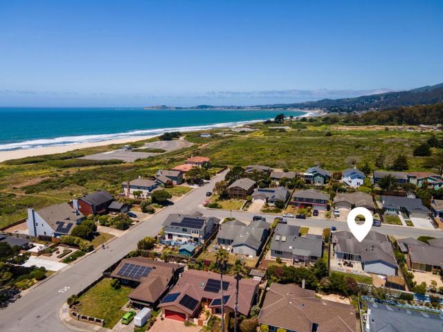 407 Beach Avenue, Half Moon Bay CA: https://media.crmls.org/mediaz/f7176c21-d92c-49c2-9cda-90dbdda0c047.jpg