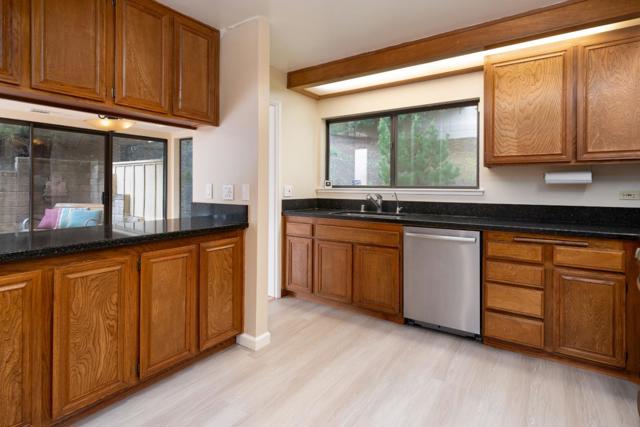 6 Sorrel Lane, San Carlos CA: https://media.crmls.org/mediaz/f717ba08-b08d-4964-a81b-4334eb1c6e6a.jpg