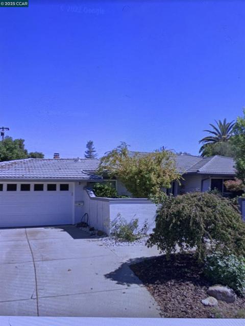 1766 Crescent Dr, Walnut Creek CA: https://media.crmls.org/mediaz/f71835f7-0482-471d-896b-813865c8f8cf.jpg