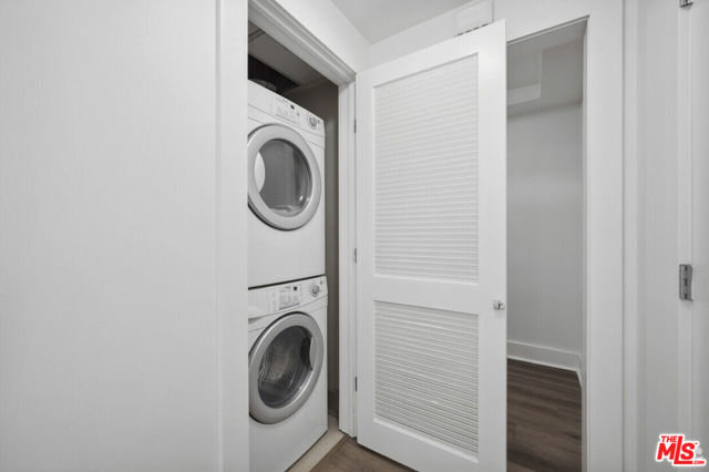 717 W Olympic Boulevard, Los Angeles CA: https://media.crmls.org/mediaz/f71914ec-3c59-4062-b60a-20015c243715.jpg