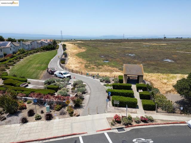 15388 Heron Dr, San Leandro CA: https://media.crmls.org/mediaz/f719e0d6-f63e-4f5a-86a1-efdb2b1f2990.jpg
