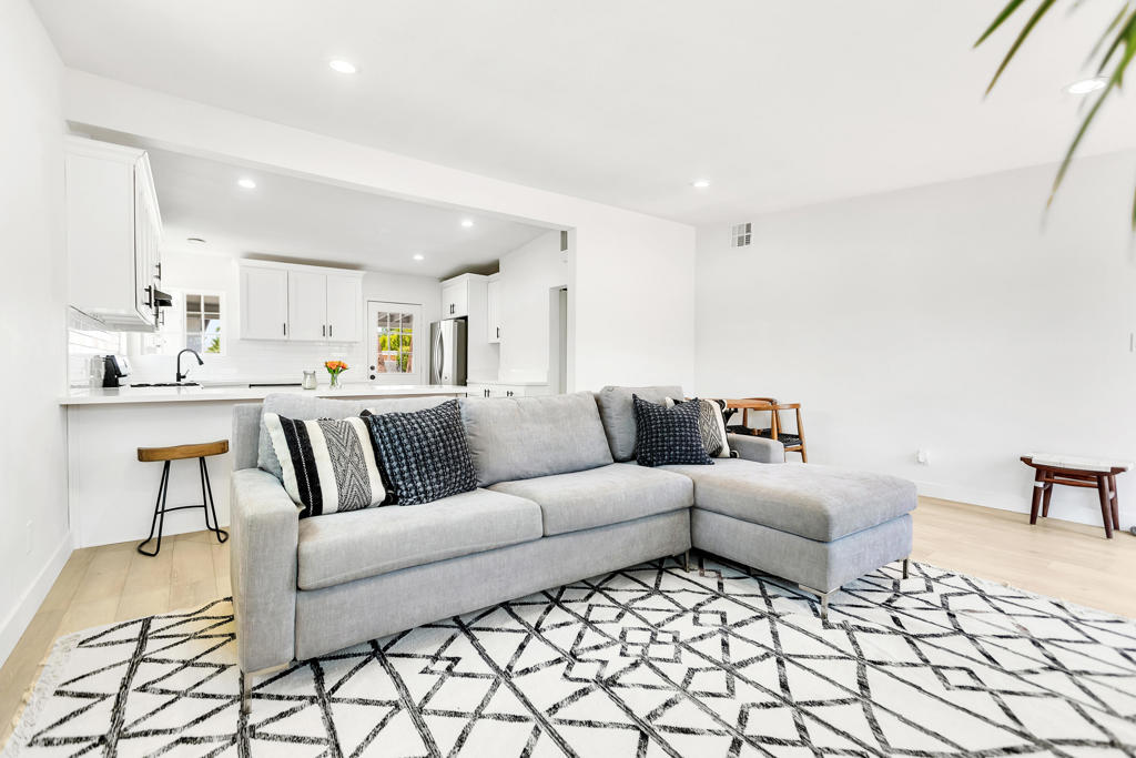 MLS #219123414DA img 3