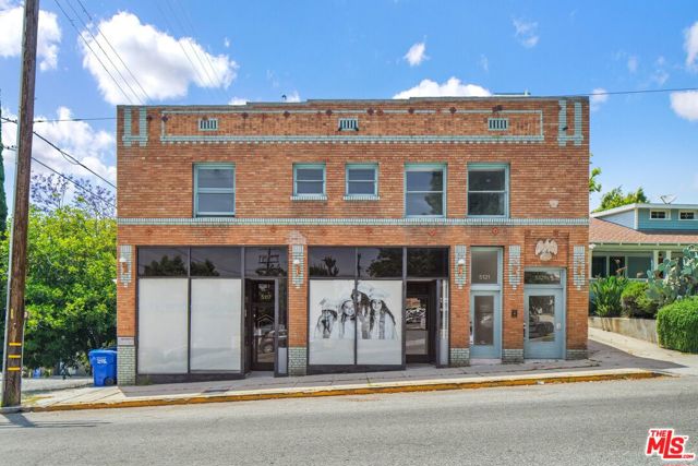 5121 1/2 EAGLE ROCK Boulevard, Los Angeles CA: https://media.crmls.org/mediaz/f71a2056-e59d-4919-bc33-c5b45ae84a3a.jpg