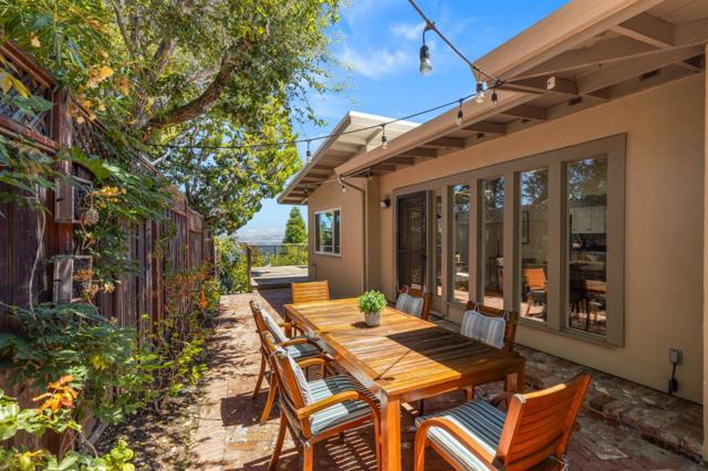 777 Bayview Way, Redwood City CA: https://media.crmls.org/mediaz/f71aa33e-8d66-4cf4-95b4-6f6c2ac06114.jpg