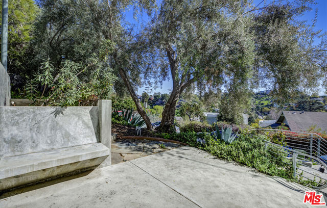 1801 Baxter Street, Los Angeles CA: https://media.crmls.org/mediaz/f71ad07d-281f-44d4-ac06-562dca41962e.jpg