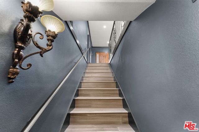 7083 Highcliff Trail, Tujunga CA: https://media.crmls.org/mediaz/f71ae64b-4122-4039-89e5-b6658d4a2a4f.jpg