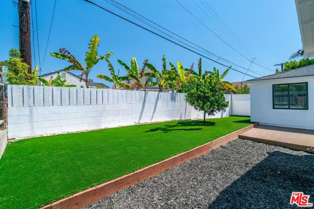 7832 Croydon Avenue, Los Angeles CA: https://media.crmls.org/mediaz/f71b0d62-34ea-4b5d-8d04-f79812d3ee22.jpg