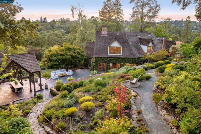 9 El Sueno, Orinda CA: https://media.crmls.org/mediaz/f71b82ed-370b-4dc4-bc24-396691d52d85.jpg