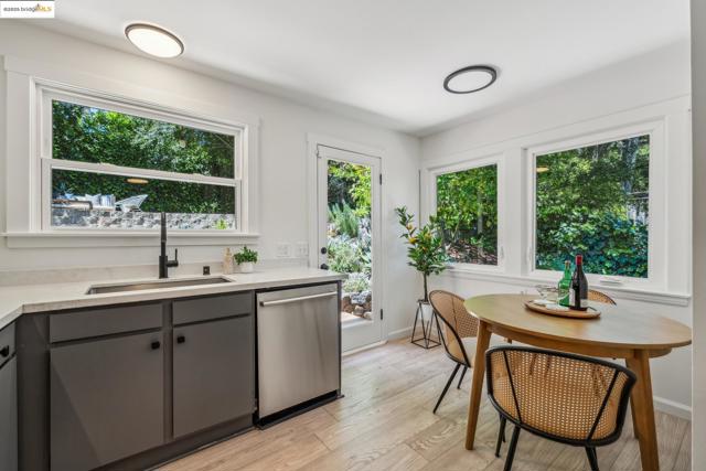 7069 Saroni Dr, Oakland CA: https://media.crmls.org/mediaz/f71c0b7b-504e-445c-be51-33d0a8a7c1d5.jpg
