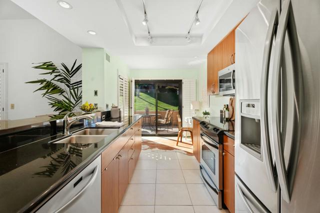 73481 Poinciana Place, Palm Desert CA: https://media.crmls.org/mediaz/f71c3a06-25ea-445f-b1a7-d38efa2ab490.jpg