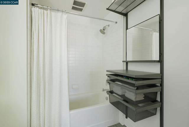 200 2nd St, Oakland CA: https://media.crmls.org/mediaz/f71d1918-0719-42d9-b8da-befb147aa2b8.jpg