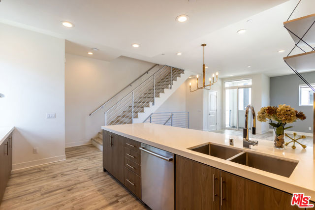 3309 Aria Lane, Los Angeles CA: https://media.crmls.org/mediaz/f71d1b4d-4156-4d86-8e6b-355bcf954c2b.jpg