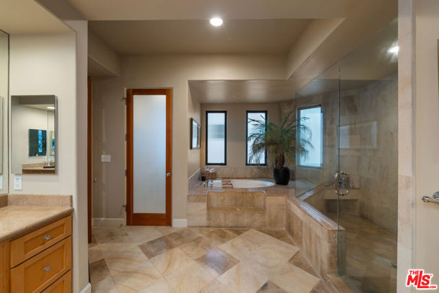 4115 Roma Court, Marina del Rey CA: https://media.crmls.org/mediaz/f71d5fca-8f7a-4ea0-82dc-960cf53a05d1.jpg