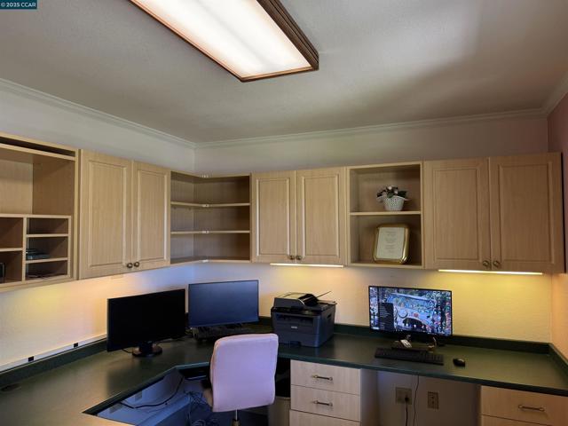 898 Luxury Dr, Concord CA: https://media.crmls.org/mediaz/f71dbea3-845b-44a5-b418-8d7b891acf93.jpg