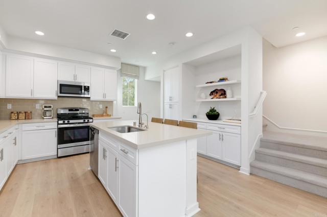 Detail Gallery Image 2 of 30 For 319 Lagoon Way, Santee,  CA 92071 - 2 Beds | 2 Baths