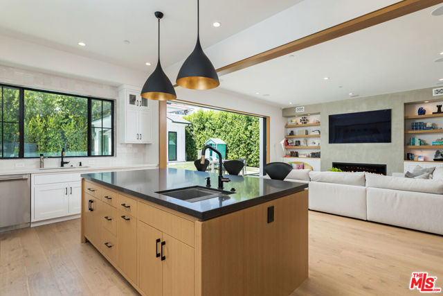 4253 Costello Avenue, Sherman Oaks CA: https://media.crmls.org/mediaz/f71e04f0-9f3e-42b3-b2c3-b73955011179.jpg