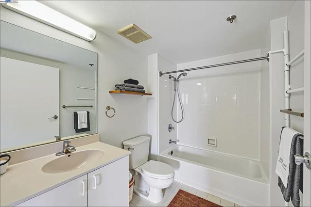 988 Franklin St, Oakland CA: https://media.crmls.org/mediaz/f71e72ad-9789-4bd7-8a97-5f6686c8bfb1.jpg