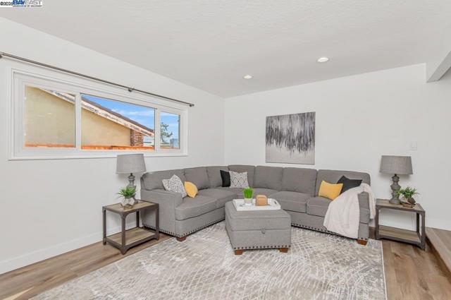 6767 Taffy Ct, Pleasanton CA: https://media.crmls.org/mediaz/f71eef01-4046-4520-8f7d-c24a87e67620.jpg