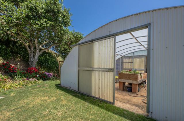 9247 Holly Hill Drive, Salinas CA: https://media.crmls.org/mediaz/f71ef617-fc22-4f9f-84f8-d85ce6abaf98.jpg