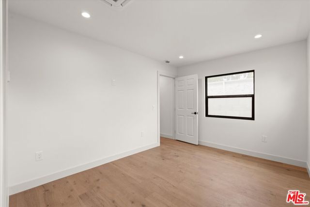 3792 1/2 Van Ness Avenue, Los Angeles CA: https://media.crmls.org/mediaz/f71f0cff-419b-412b-92dc-6ad72429bcb0.jpg