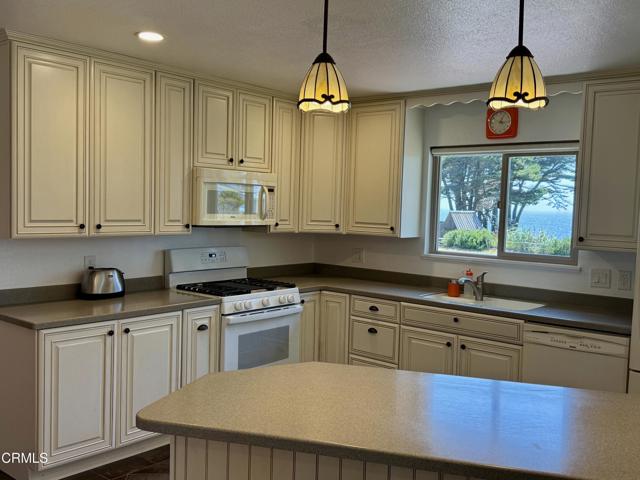 19100 Pacific Drive, Fort Bragg CA: https://media.crmls.org/mediaz/f71f1be2-07b1-44a1-a090-f52a884ac888.jpg