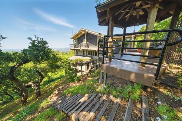 16190 Maya Way, Los Gatos CA: https://media.crmls.org/mediaz/f71f6824-c5e8-4018-a113-acb803172701.jpg