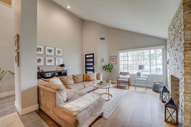 Image 8 of 33 For 11695 Scripps Lake Drive