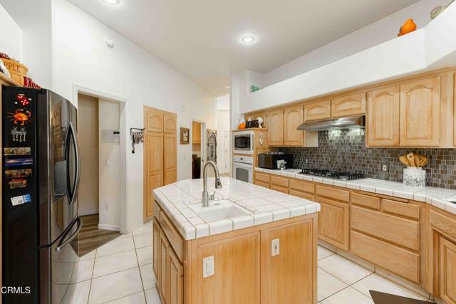 4205 Palisades Circle, Bakersfield CA: https://media.crmls.org/mediaz/f7206127-80d5-407a-8340-2de76e398994.jpg