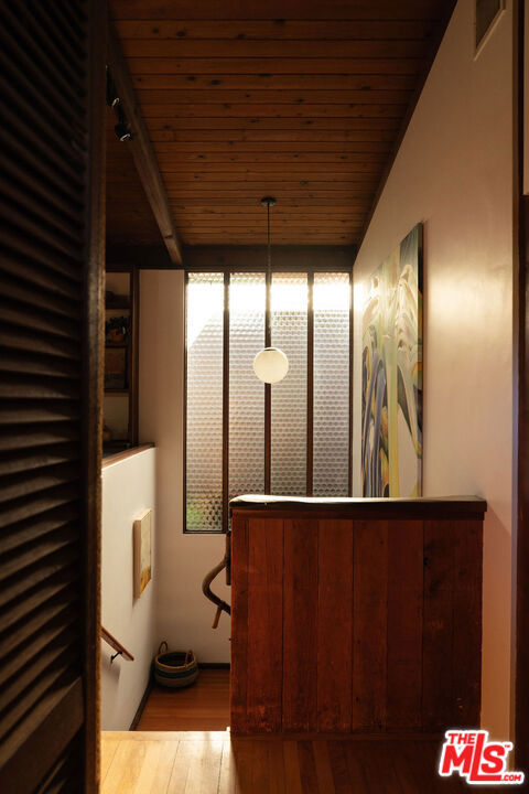 10412 Hebron Lane, Los Angeles CA: https://media.crmls.org/mediaz/f7208276-05e5-45ba-8769-ba4696d27020.jpg