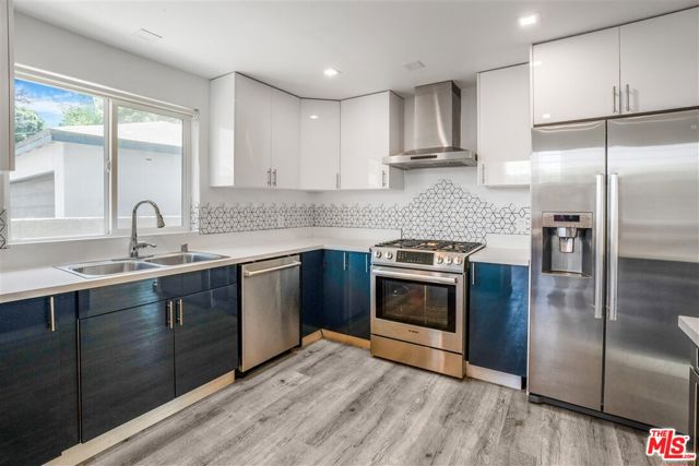 2481 S Bundy Drive, Los Angeles CA: https://media.crmls.org/mediaz/f720997a-cca1-497c-a03c-3f2383c25005.jpg