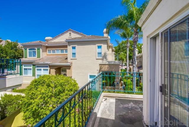 5159 Renaissance Ave, San Diego CA: https://media.crmls.org/mediaz/f720c71e-5104-4df1-b920-2e0657041793.jpg