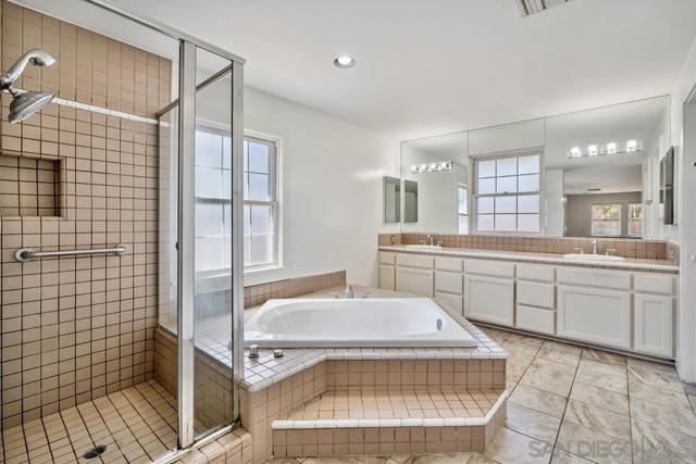 1312 3Rd St, Coronado CA: https://media.crmls.org/mediaz/f722353f-01b2-4348-b424-ed58e60fd852.jpg