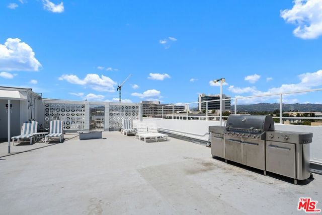 9950 Durant Drive, Beverly Hills CA: https://media.crmls.org/mediaz/f7225646-cf3c-4228-ba1e-e4723d840eff.jpg
