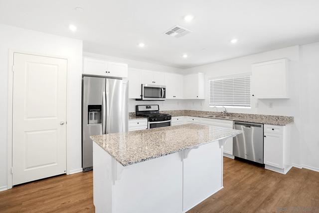 1428 Wild Prairie Way, Hemet CA: https://media.crmls.org/mediaz/f7231798-7214-473a-934c-ccf93e0963bd.jpg