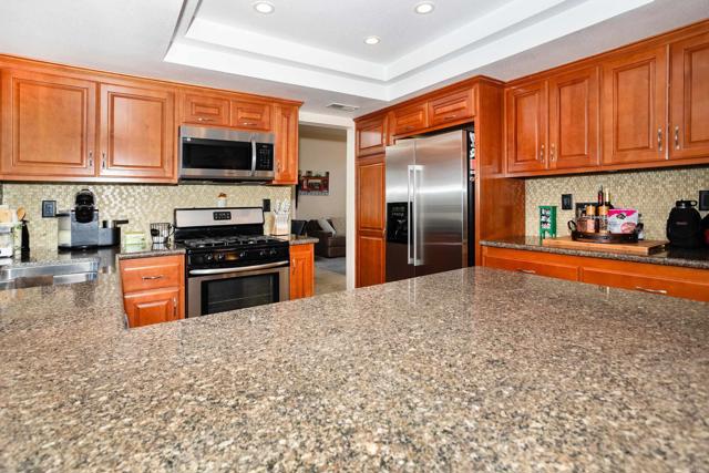 Detail Gallery Image 10 of 30 For 767 Rivertree Dr, Oceanside,  CA 92058 - 5 Beds | 3 Baths