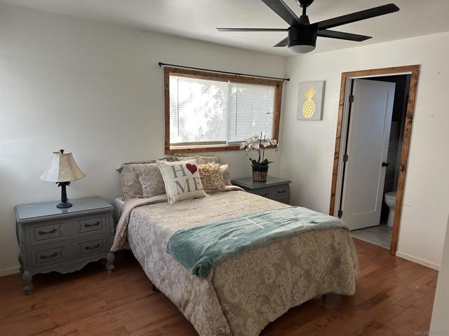 701 Valley Ave, Solana Beach CA: https://media.crmls.org/mediaz/f723b9a5-13cd-4a92-bbd9-43cc2fecda78.jpg