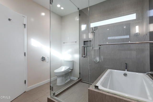 Detail Gallery Image 13 of 25 For 4531 El Camino Corto, La Canada Flintridge,  CA 91011 - 3 Beds | 2/1 Baths