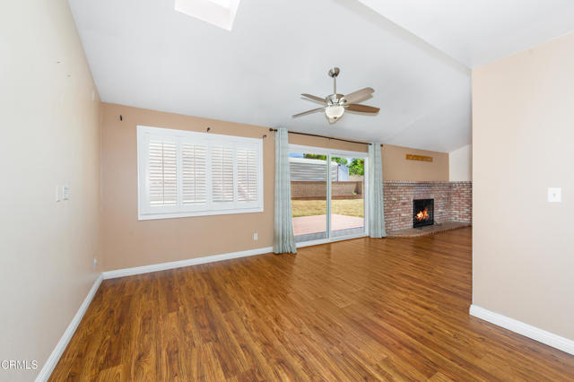 13716 Herrick Avenue, Sylmar CA: https://media.crmls.org/mediaz/f724b7e4-f162-4178-9d8e-678d406a648d.jpg