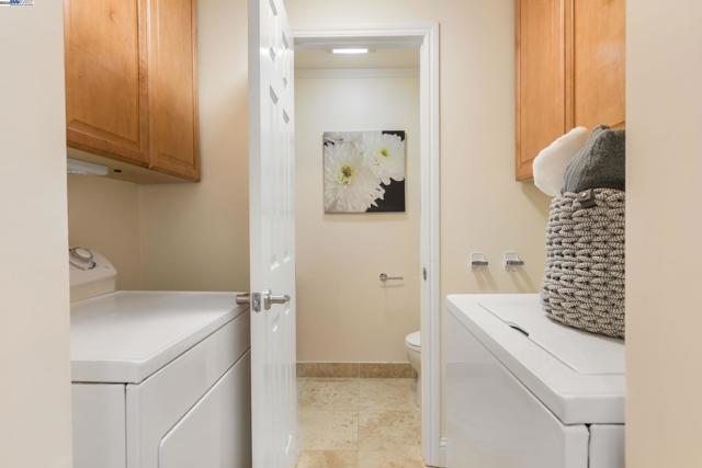 6440 Longcroft Dr, Oakland CA: https://media.crmls.org/mediaz/f7251d33-bab1-42eb-a76d-a74f4dc0c57d.jpg