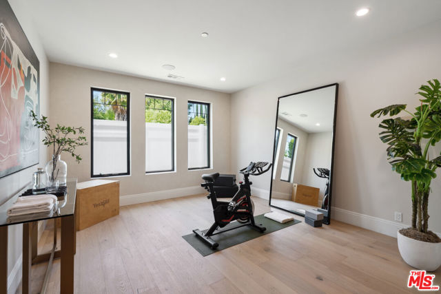 5036 Woodley Avenue, Encino CA: https://media.crmls.org/mediaz/f7255810-c65f-442d-9eaf-a194a6e2a2da.jpg